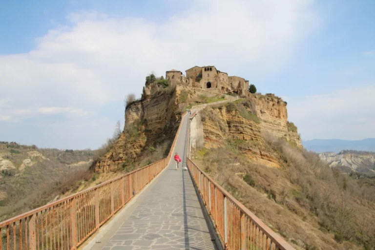 Civita di Bagnoregio village, Viterbo, Italy | Designed by Pixabay.com